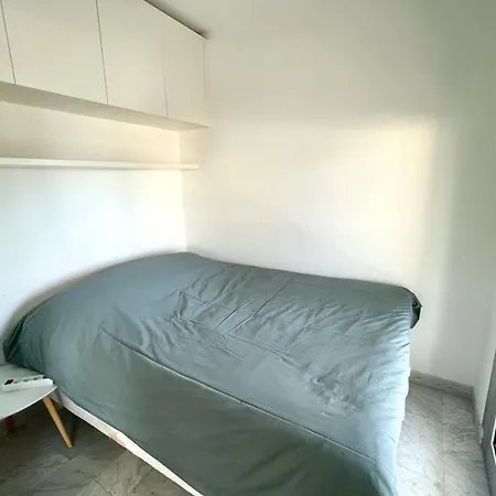 Beautiful 30m With Large Terrace In *