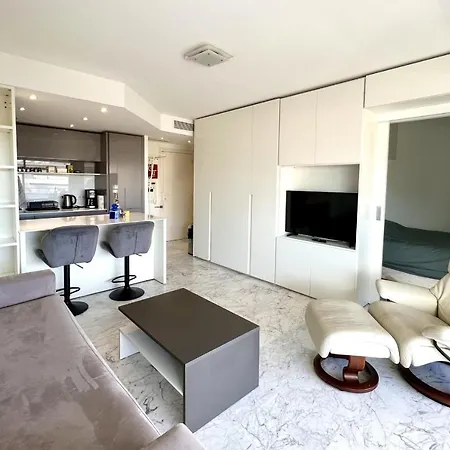 Beautiful 30m With Large Terrace In
