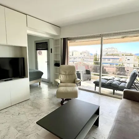 アパート Beautiful 30m With Large Terrace In