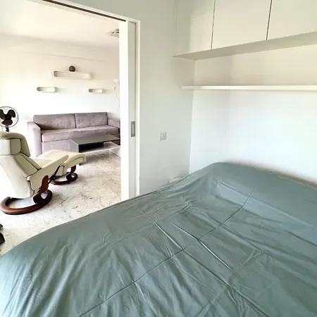 Beautiful 30m With Large Terrace In *